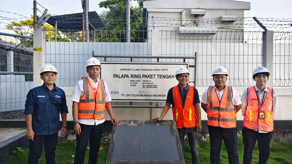 Kepala Dinas Kominfo Sangihe Tinjau Terminal Station Palapa Ring di Pananekeng