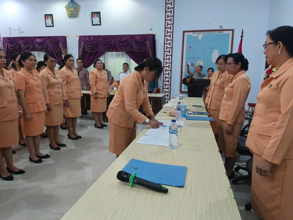 Ketua Dharma Wanita Persatuan Kabupaten Kepulauan Sangihe Kukuhkan Empat Unit Pengurus, Perkuat Peran Organisasi dalam Mendukung Pembangunan Daerah